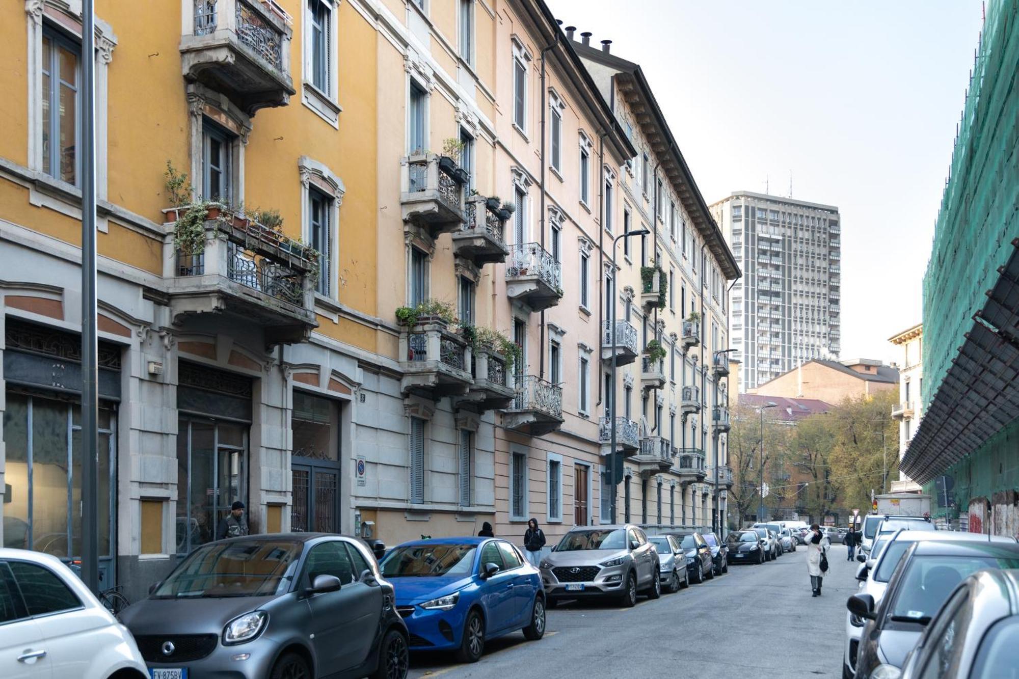 Elegant Near Metro Porta Romana,3 Fermate Subway-stop A Duomo, Wifi-netflix Free Appartement *